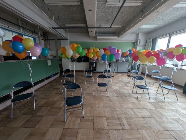 ３/２９の年度末にバルーンリリースを行いました